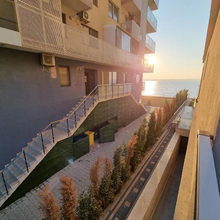 Breeze Studio Apartment Mamaia Bagian luar foto