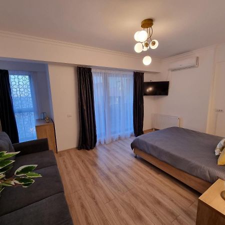 Breeze Studio Apartment Mamaia Bagian luar foto
