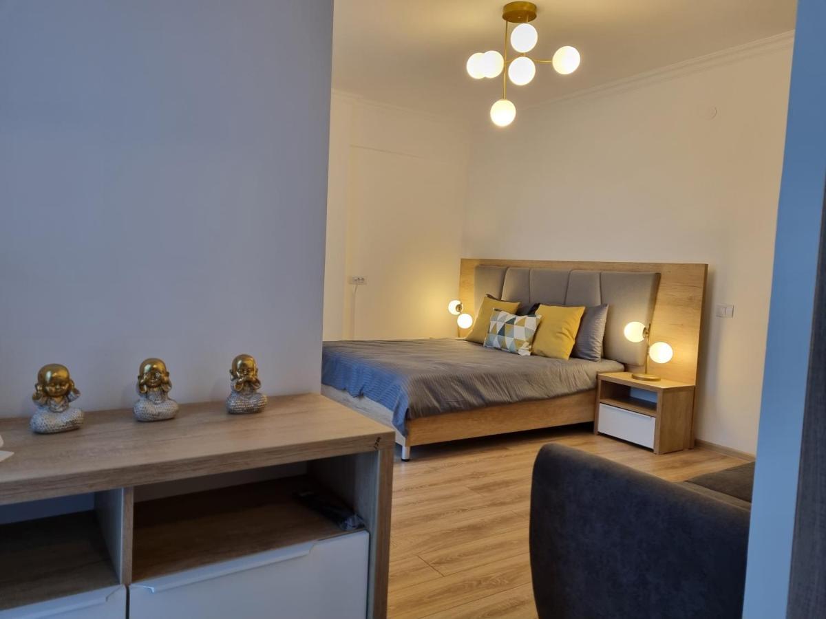 Breeze Studio Apartment Mamaia Bagian luar foto