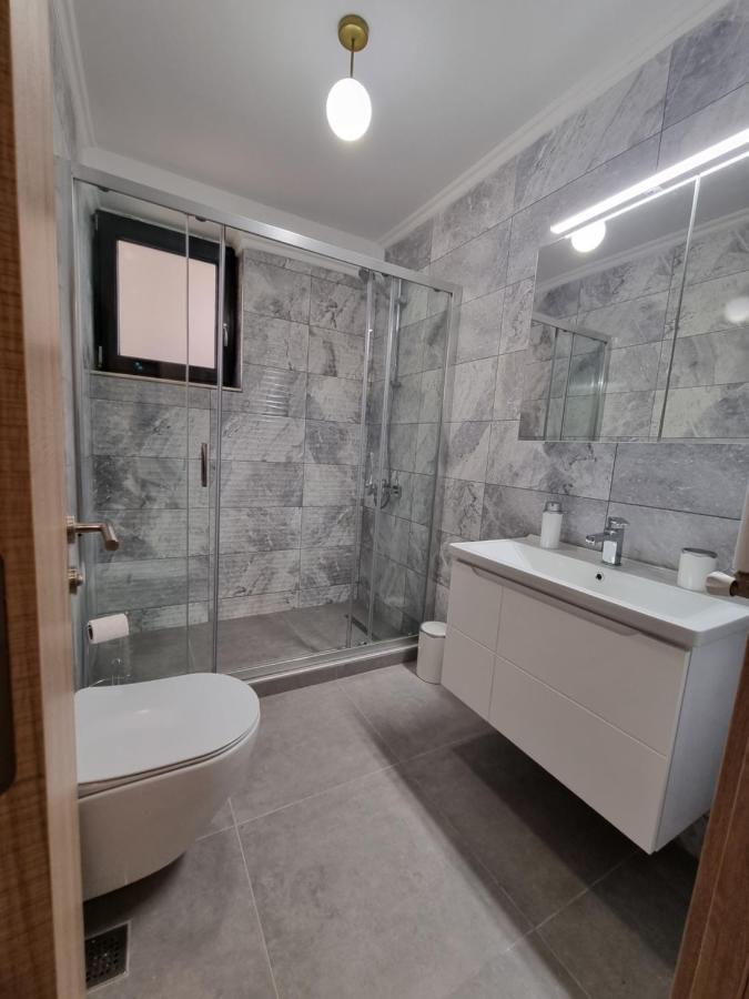 Breeze Studio Apartment Mamaia Bagian luar foto